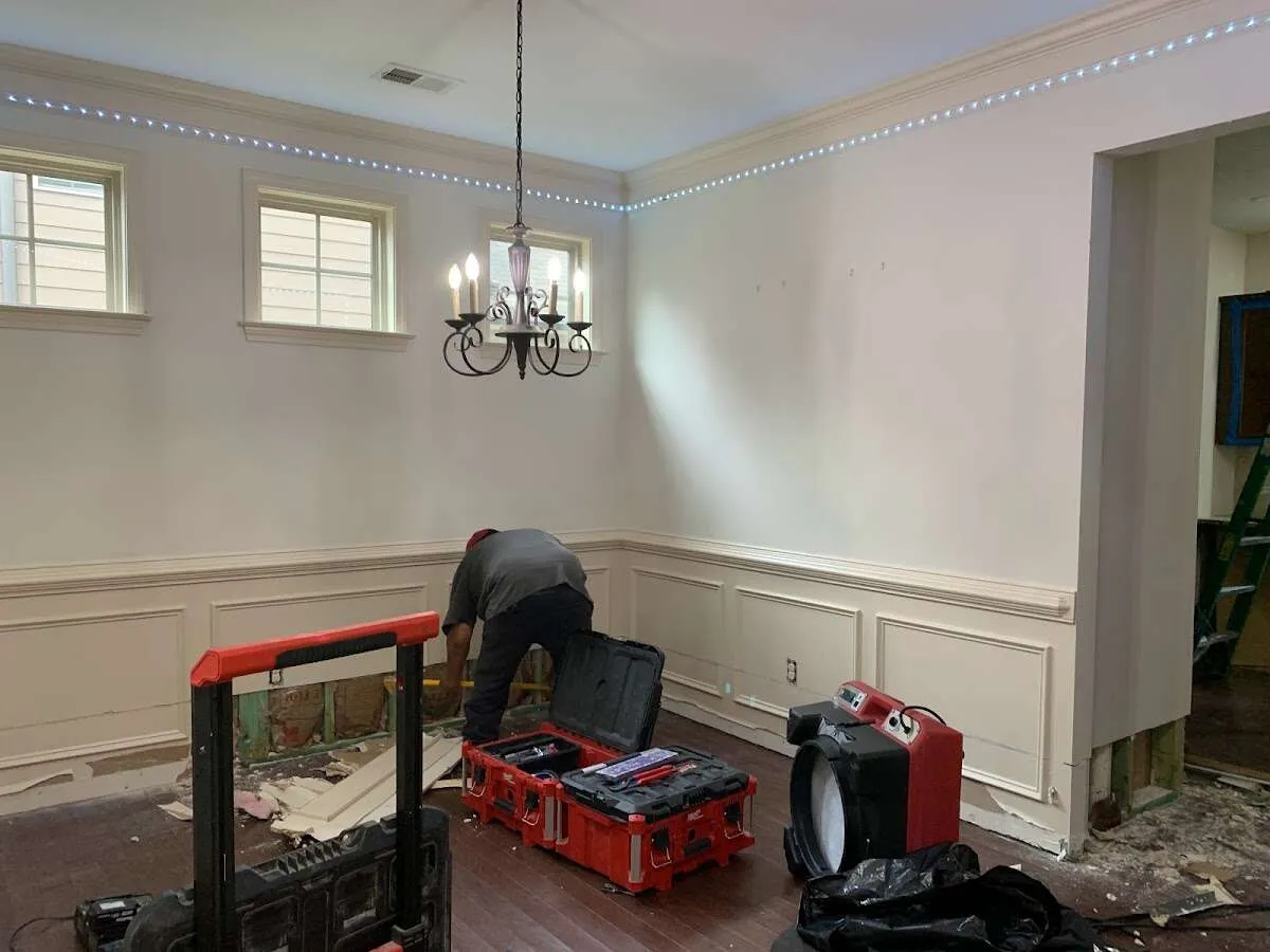Restoration technician with professional equipment in Chicago Ridge